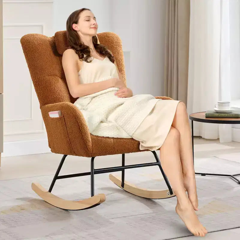 Sedia a dondolo/planeur con schienale alto imbottita in orsetto beige/marrone, 1 posto, gambe in legno, tasche laterali