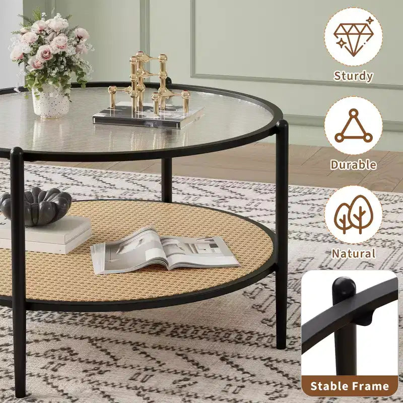 Tavolino da Caffè Rotondo a 2 Livelli Bianco e Nero, Piano in Vetro e Ripiano in Rattan, 76 cm