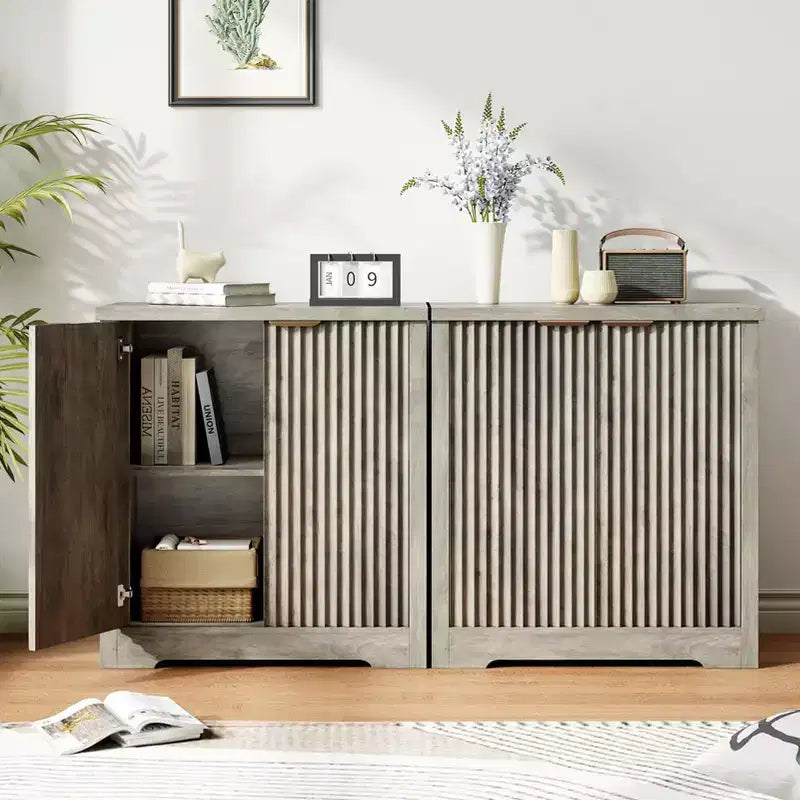 Mobile credenza a 2 ante con scanalature, color rovere/legno chiaro antico