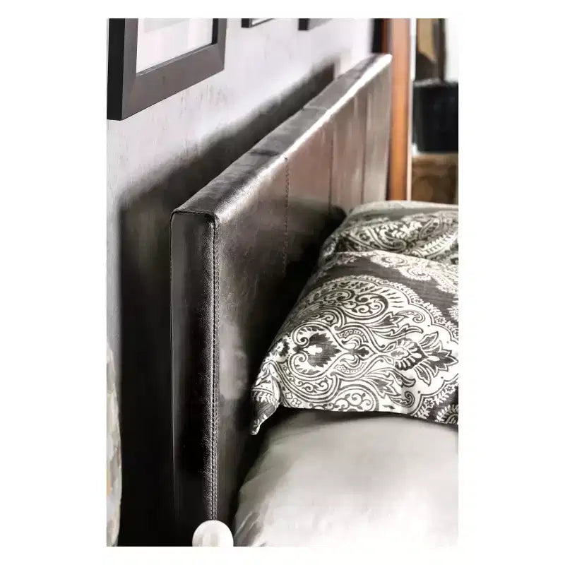 Letto a piattaforma trapuntato in similpelle nera, una piazza e mezza/matrimoniale, 1 persona